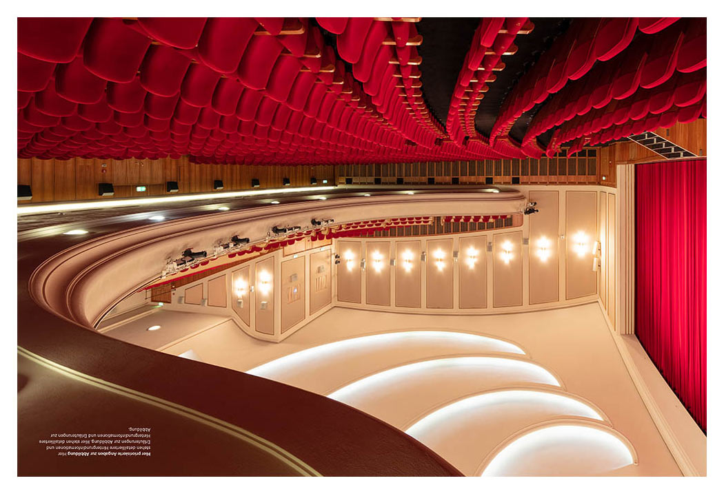 Buchseite 12: Theater Raum